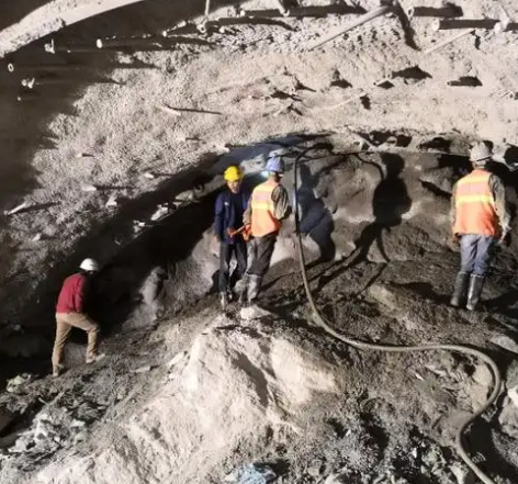 循化拱顶带模注浆料的施工流程及注意事项